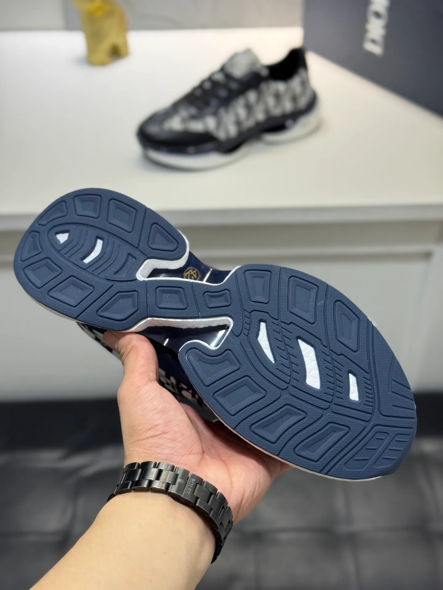 Men's shoes 💰440 [New model] 🐬🐬Original quality (Dior) latest style sports shoes 🎁Casual and fashionable men's shoes 👟Best model💥Simple and elegant version, exclusive for trendy men. Unique official website latest brand elements 👑original decoration, imported cowhide stitching with classic fabrics, fashionable and generous accessories, ✅foamed TPU wear-resistant** outsole, light and comfortable. Size: 38-44 (45 customized